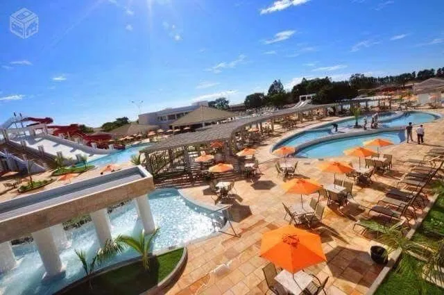 Caldas Novas Parque Aquático com Piscinas e Toboáguas
