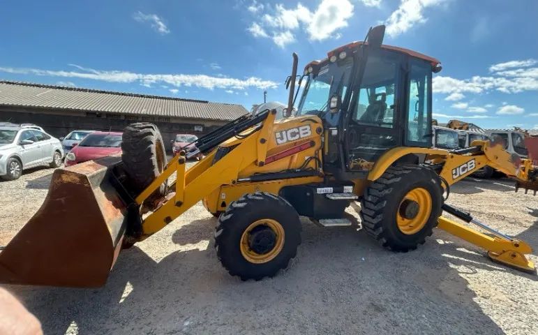 Retroescavadeira JCB 2018. - Foto 3