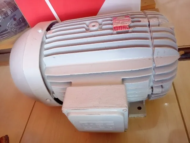 motor elétrico trifásico de 30 CV alta rotação nunca foi usado