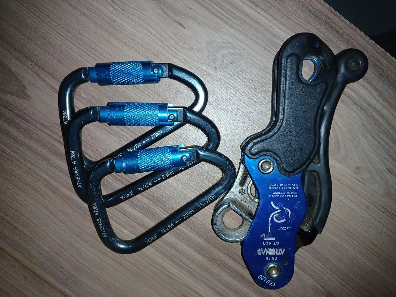 Descensor e Mosquetão Athenas