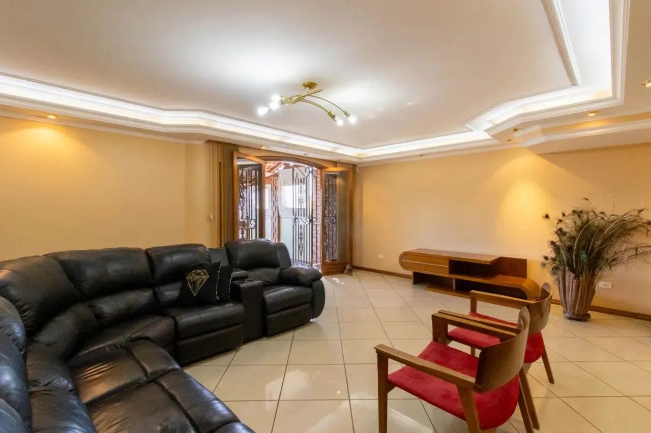 Casa para venda em Vila Galvão com 3 quartos, 331m² - Foto 2