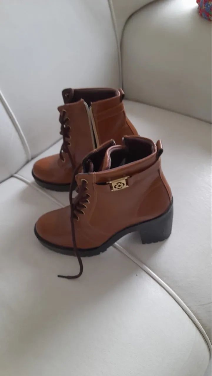 Bota coturno cano baixo marrom