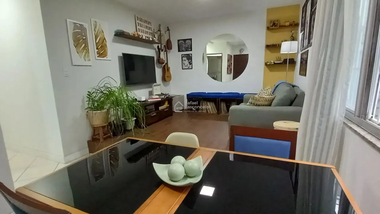 3/4 com suíte, dependência e uma vaga de garagem coberta na Vila Laura