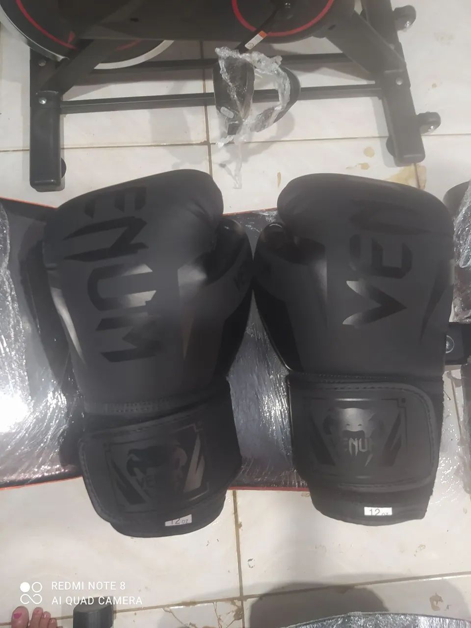Luva 12 Oz Venum preta - Foto 5