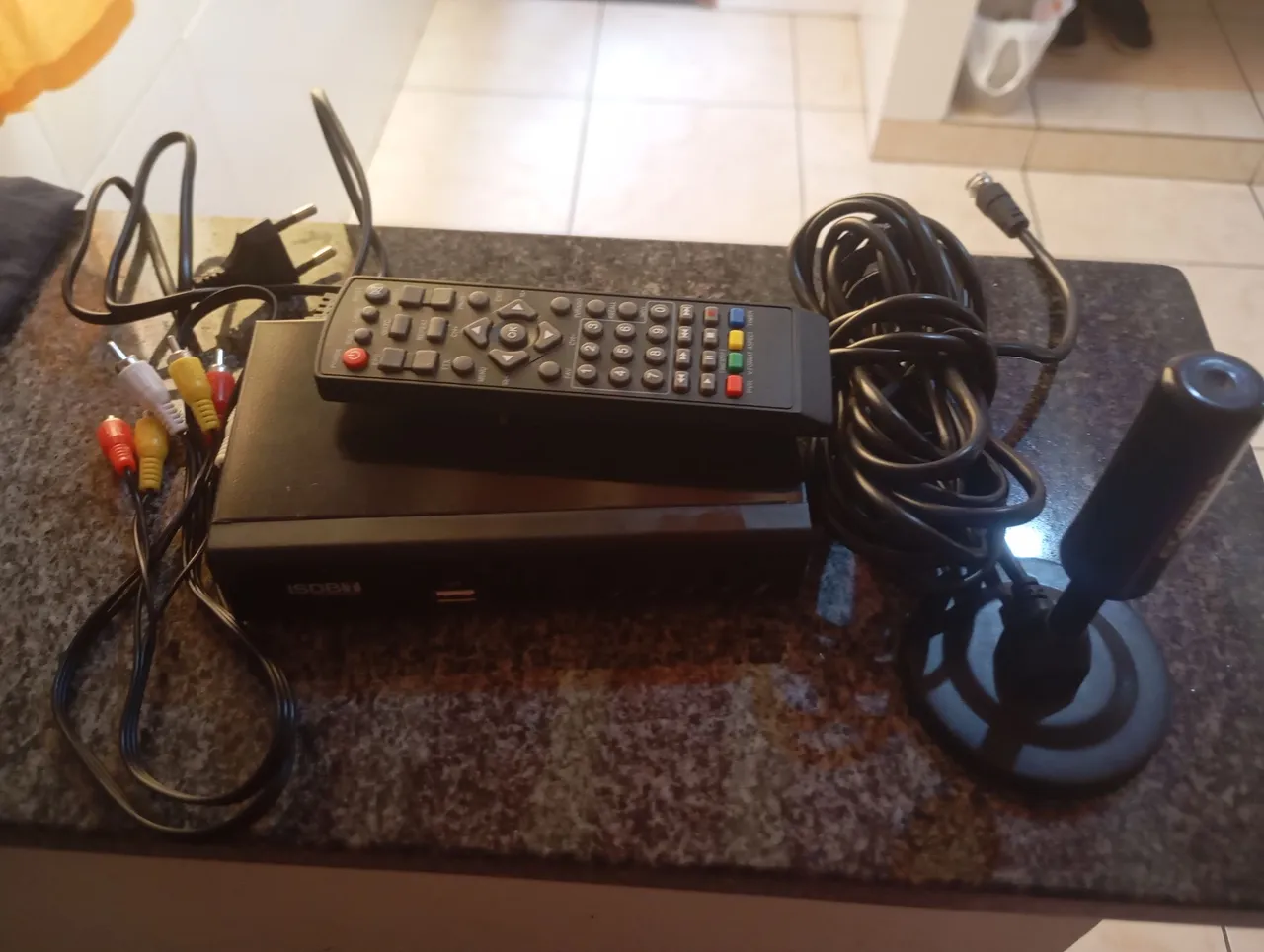 Kit Receptor Digital com Antena e Controle Remoto