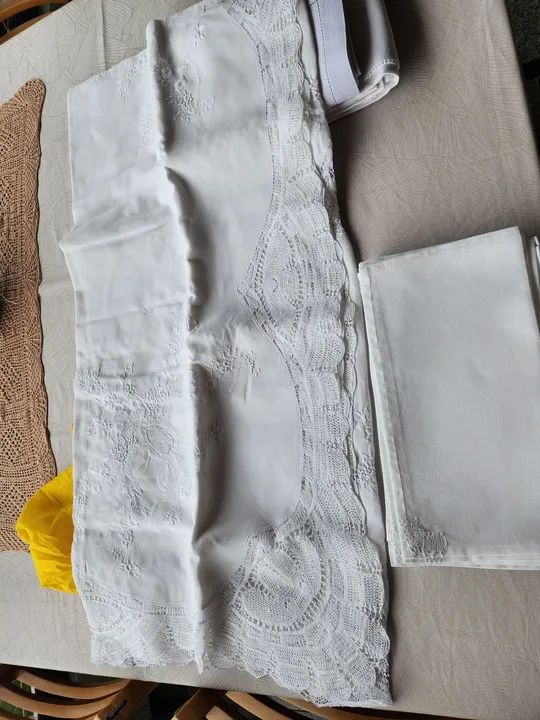 Toalha de mesa em renda renascença manual