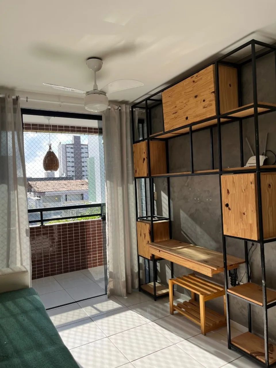 Apartamento com 2 quartos, sendo 1 suíte para alugar no Bessa
