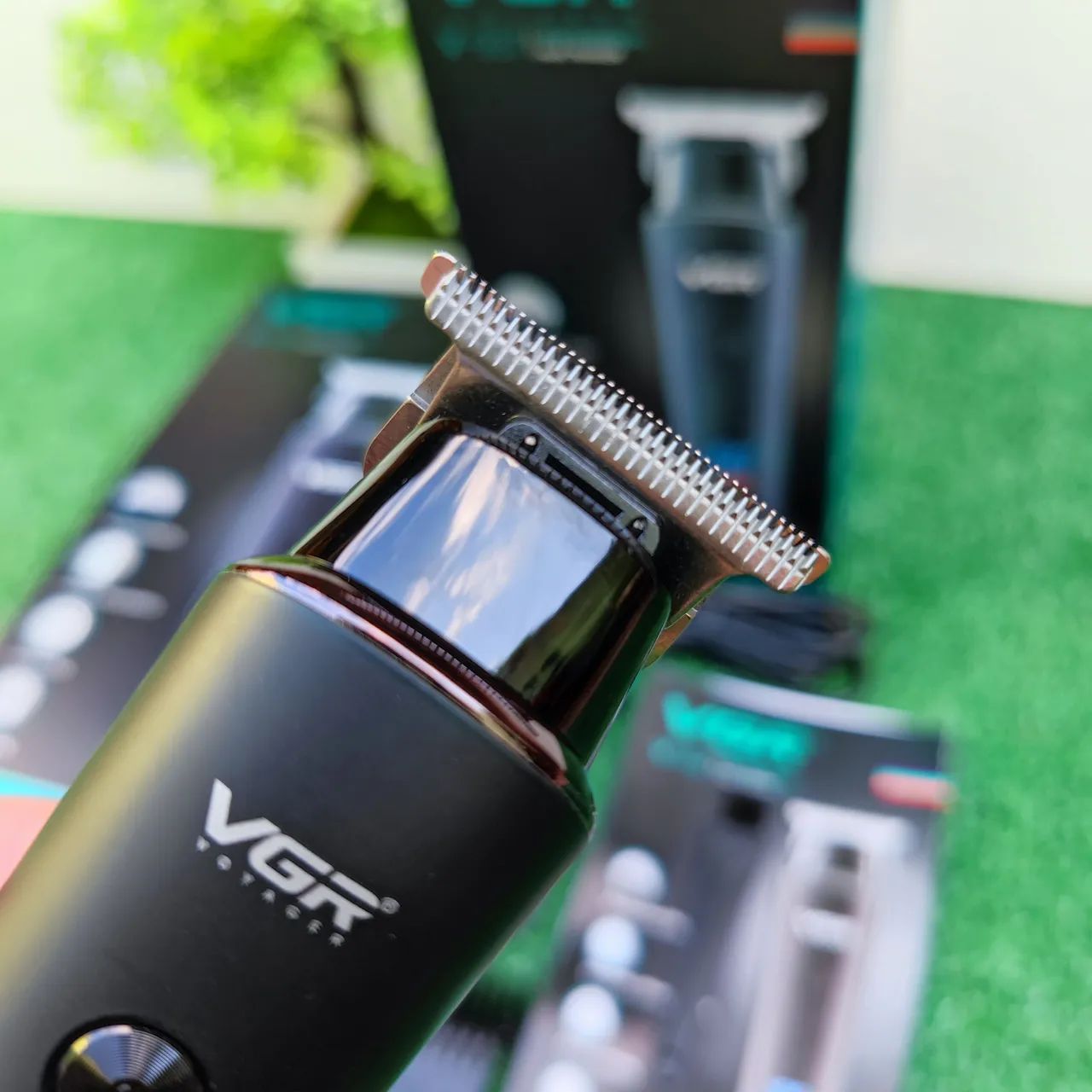 Máquina de barbear e Acabamento profissional  VGR V-937 ate 8 horas de USO - Foto 2