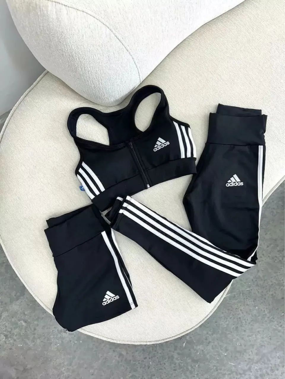 Conjunto Adidas - Top e Legging - Preto