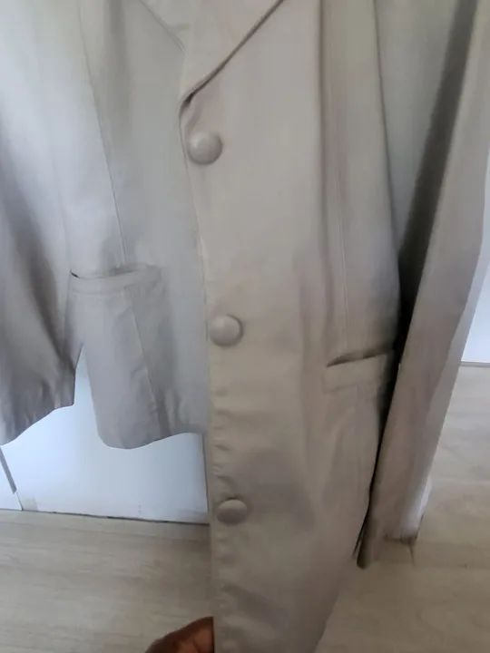 Vendo Blazer de Couro lindo forrado pouco usado Tamanho a G
