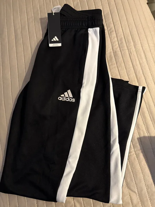 Calça Adidas Preta com Listras Brancas