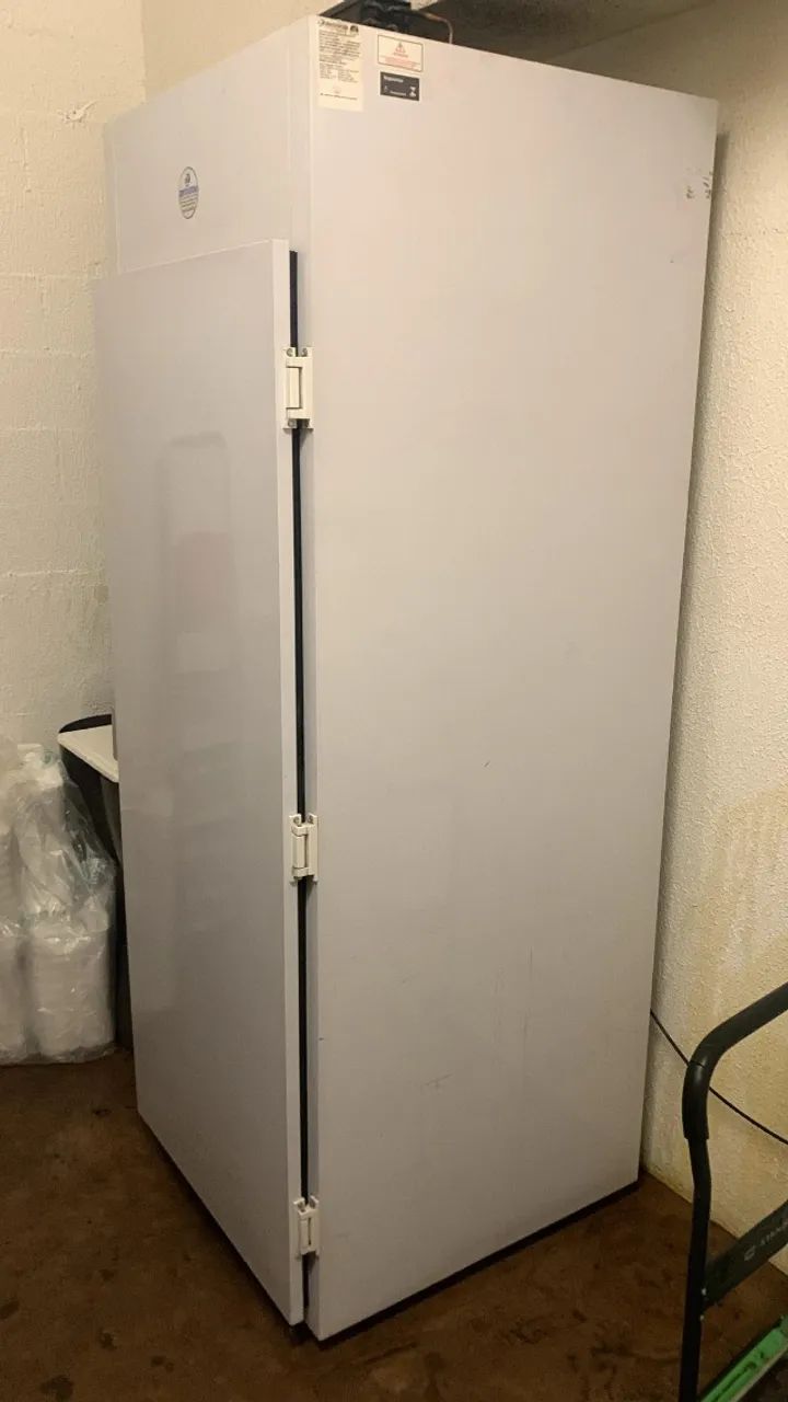 Freezer Vertical - Conservador de Gelo 830 Litros
