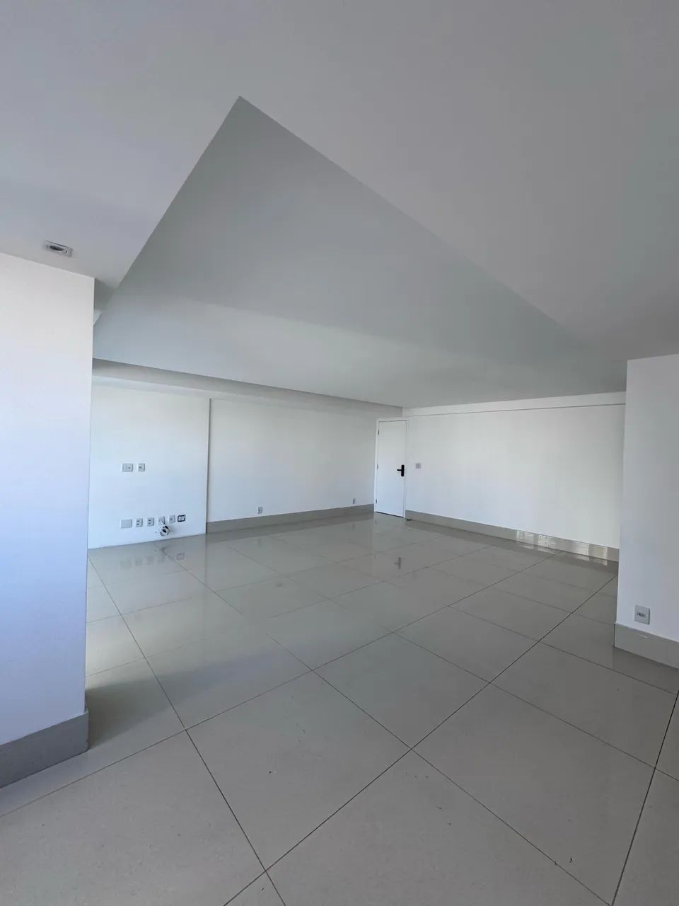 Boa Viagem, Perto Colégios, 3 Qts+Dependencia, 3 Suites, Varanda, 136m², Alto, Reformado/A - Foto 3