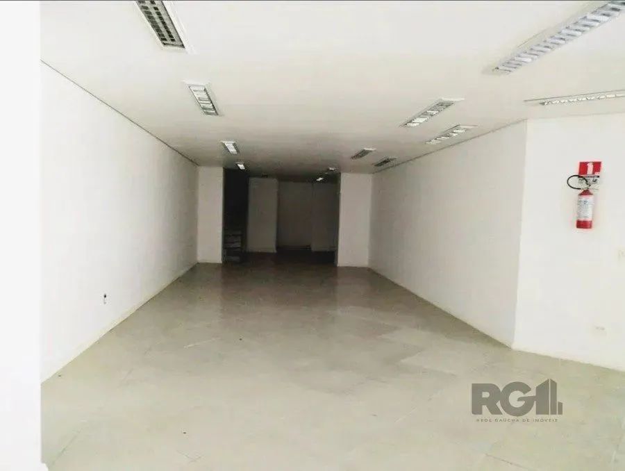Ampla Loja comercial, localização nobre no bairro Bela Vista. Com uma vagas de garagem. CO - Foto 4