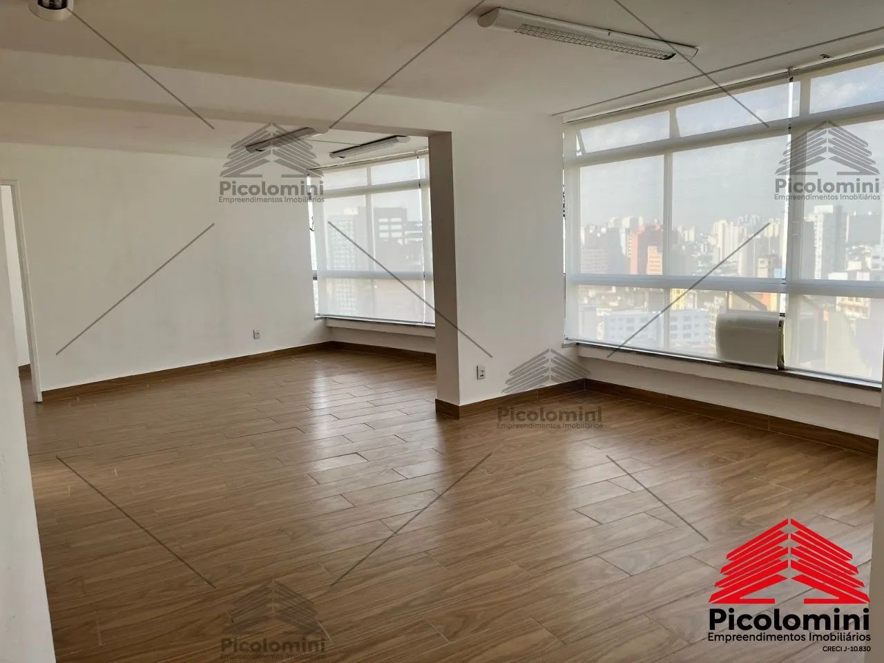 Sala comercial para locação no Brás de 190m², 2 banheiros, cozinha, vista privilegiada par