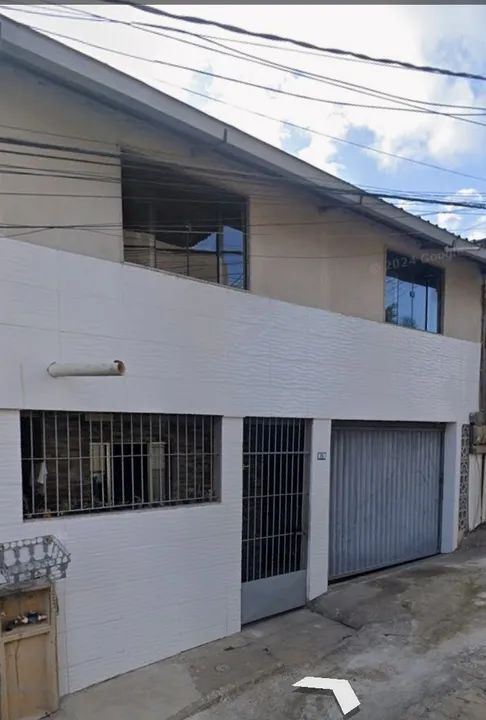 Vende-se Casa com 2 pavimentos + terraço 