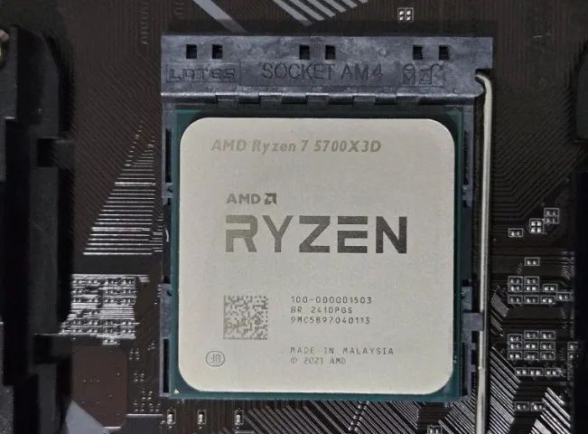 Ryzen 5700x3d, placa mãe B550, 32GB DDR4, SSD 512, Cooler AK400