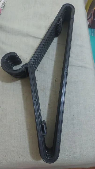 15 Cabides de plástico para roupa. Ótimos.  - Foto 2