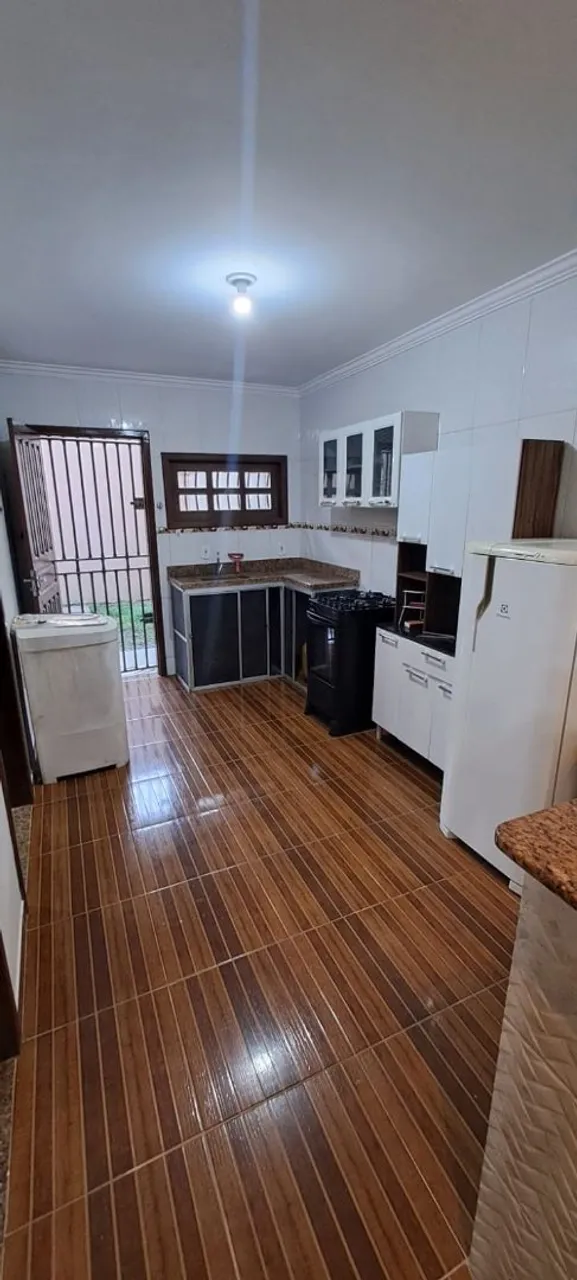 Casa com móveis e Garagem coberta