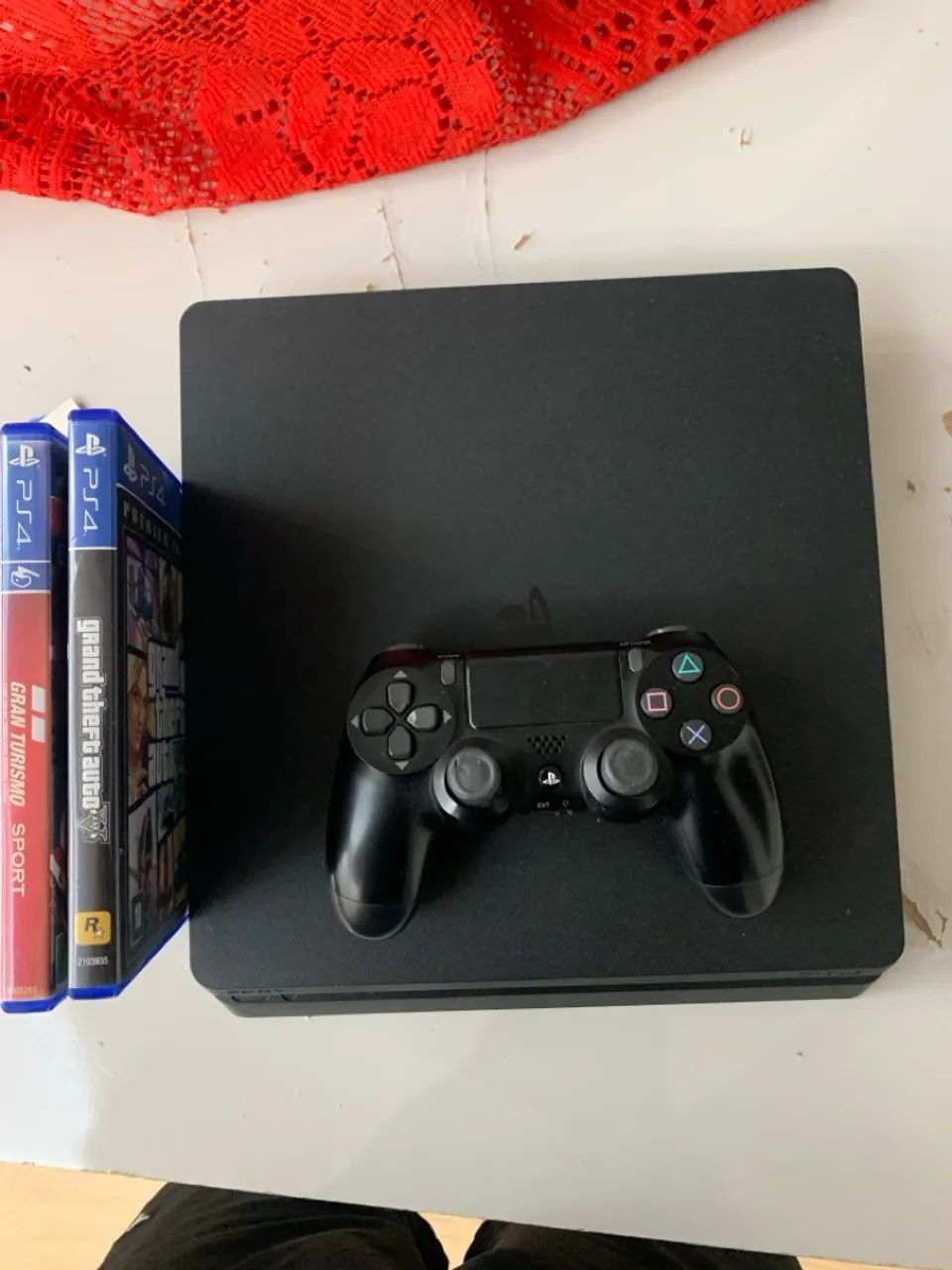PlayStation 4 com 2 Jogos Incríveis 1tera - Foto 2