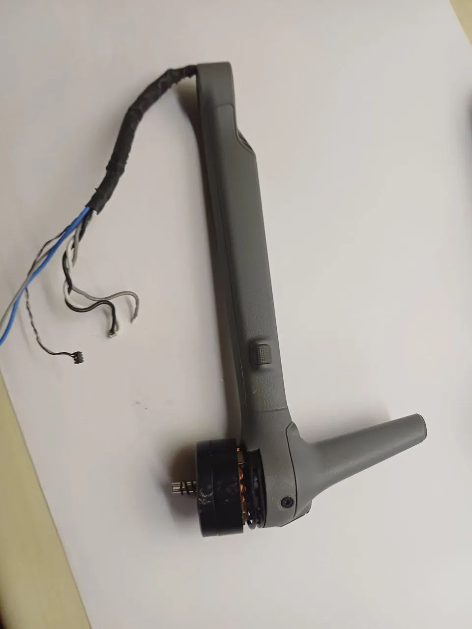 Vendo braço dianteiro direito e trazeiro esquerdo  para drone DJI air3 