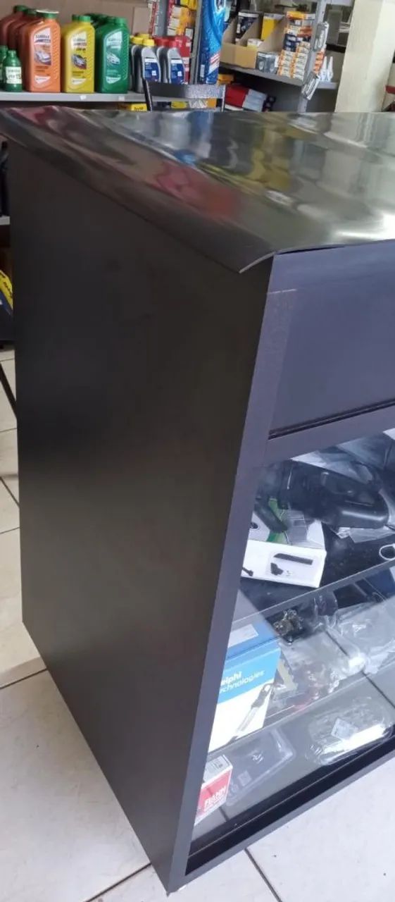 Balcão em MDF com 4 gavetas e prateleiras de correr e com pés em alumínio. - Foto 3