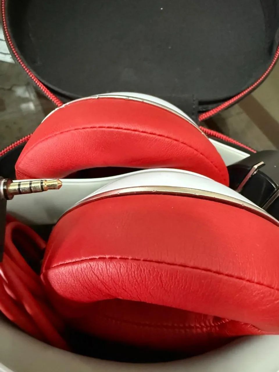 Beats Studio - Fones de Ouvido - Branco e Vermelho - Foto 4