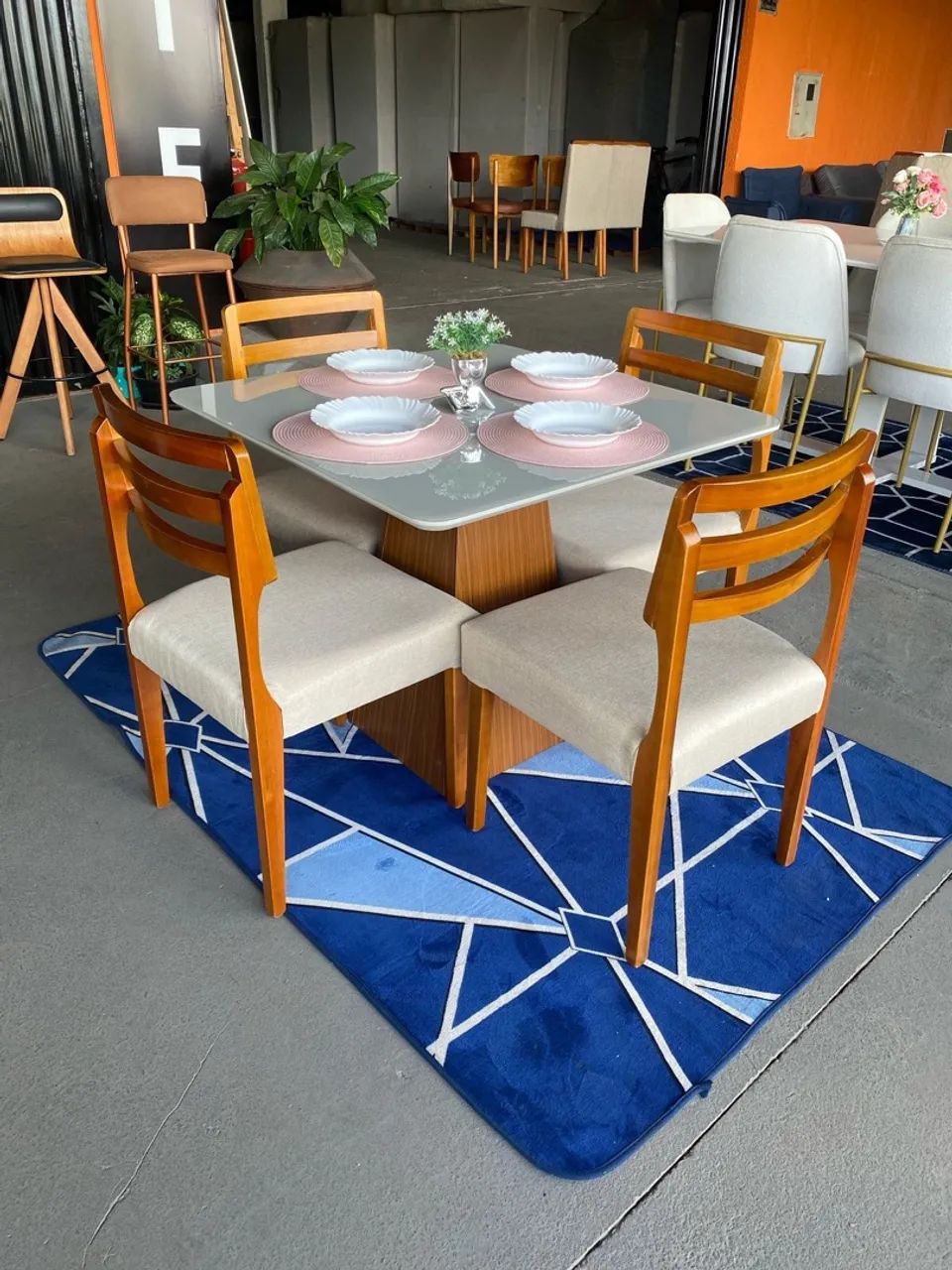 Conjunto de mesa de jantar com 4 cadeiras cadeiras em madeira maciça  - Foto 2