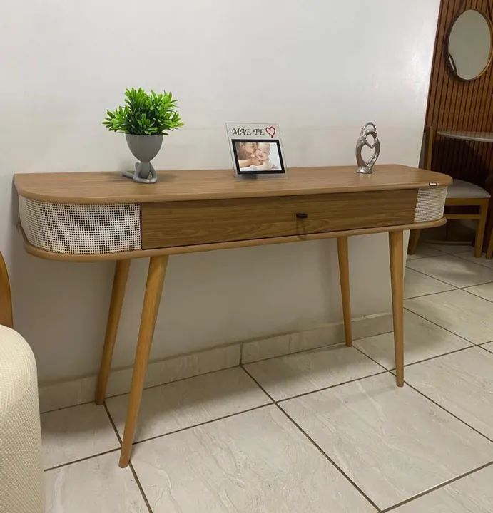 Mesa de Apoio com Gaveta e Design Moderno curvo - Foto 2