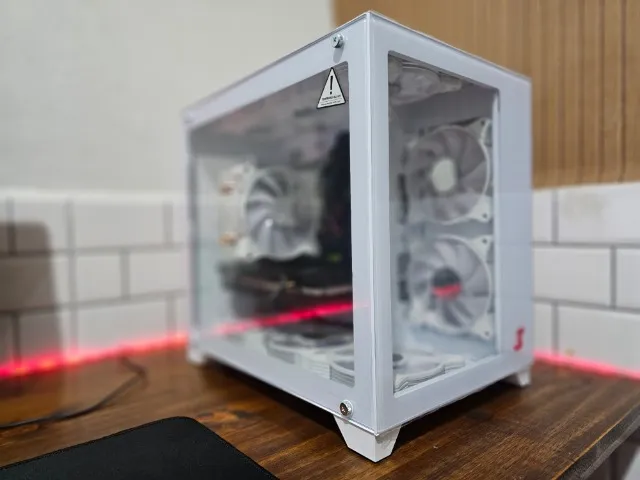 PC Gamer com Gabinete Aquário pra rodar tudo