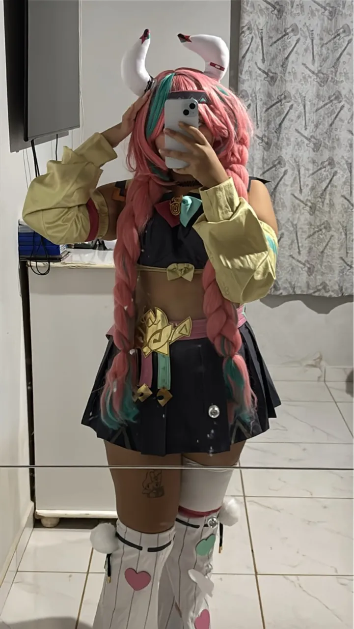 Cosplay Varesa Genshin Impact