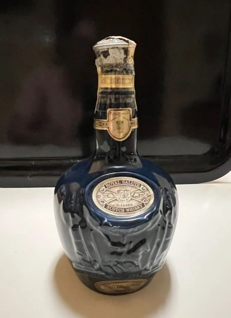 COLECIONADOR GARRAFA Royal Salute é uma marca de whisky produzida pela Chivas Brothers