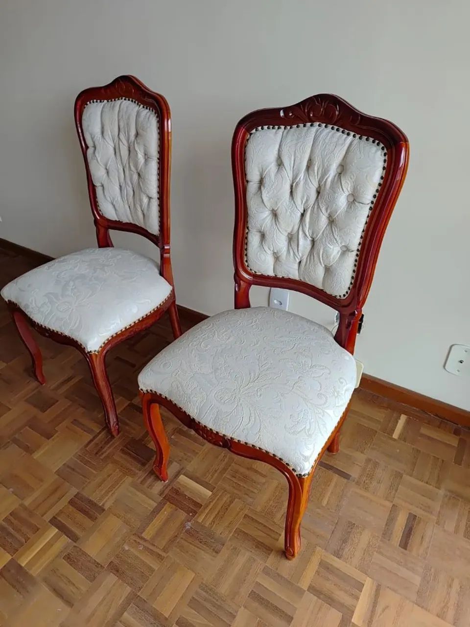 Mesa com 4 cadeiras captonê estilo Luis XV