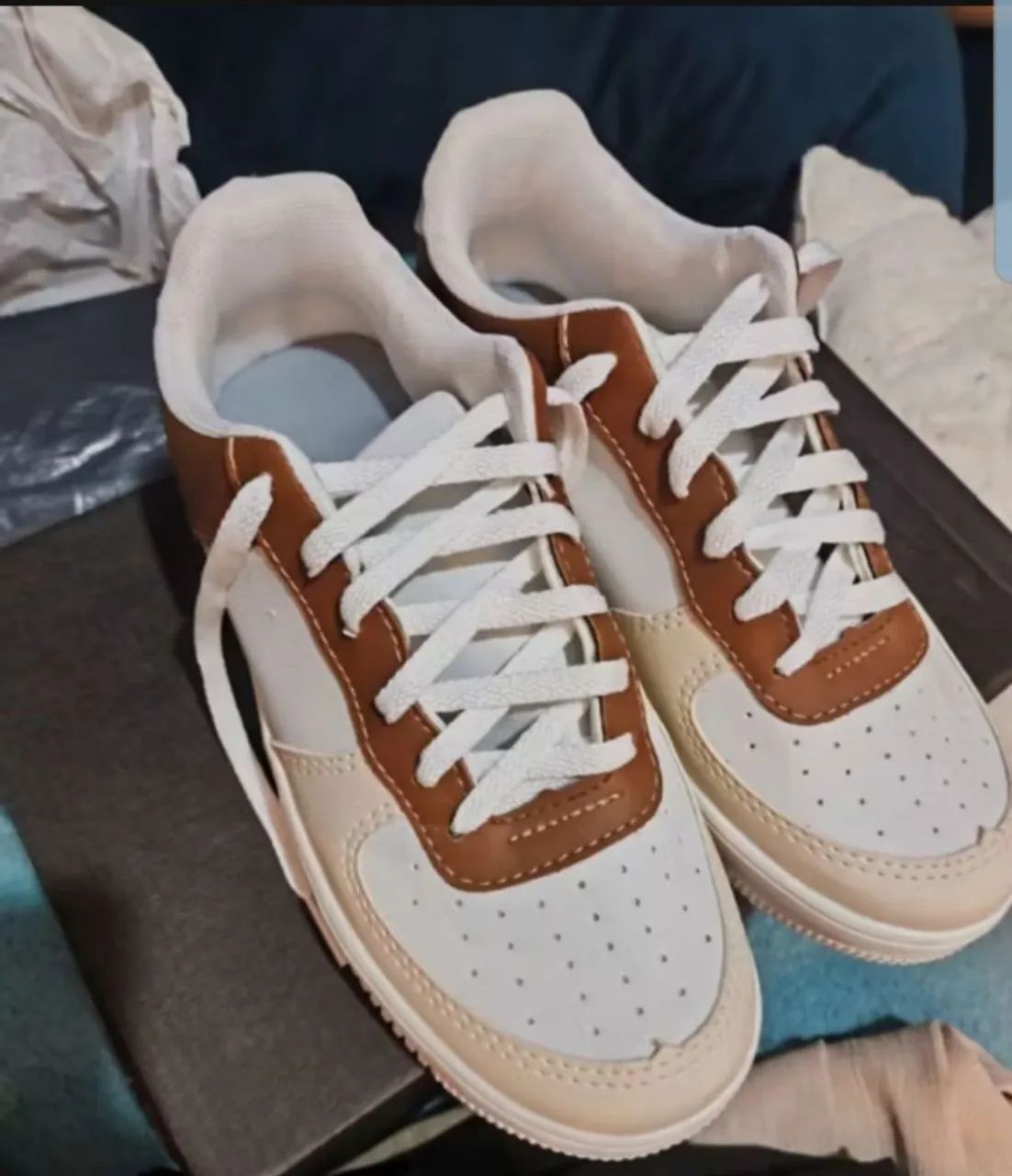 Tênis Casual Branco e Marrom - Novo!