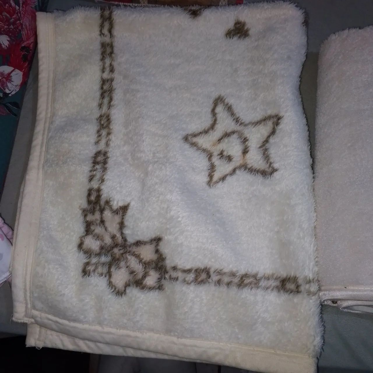 Cobertor de bebê em plush com bordado