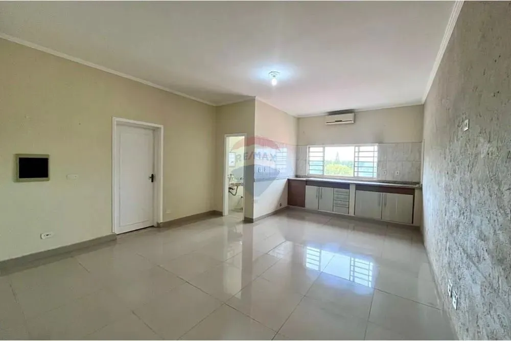Sala Comercial versátil, com 35 m², banheiro privativo e 01 vaga de garagem para alugar na