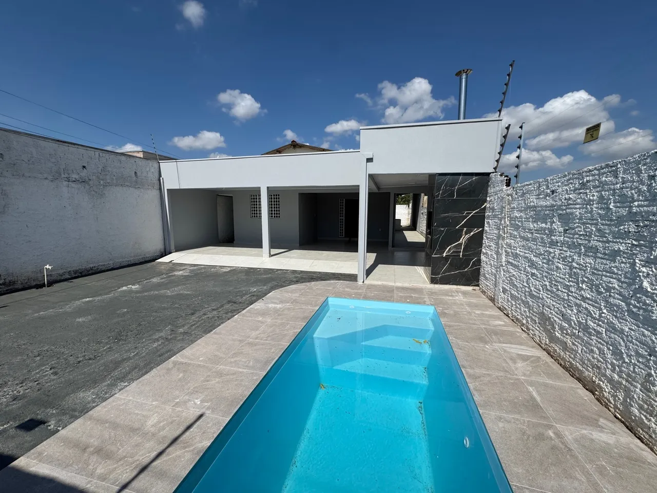Casa com Piscina de 03 quartos no Greenville