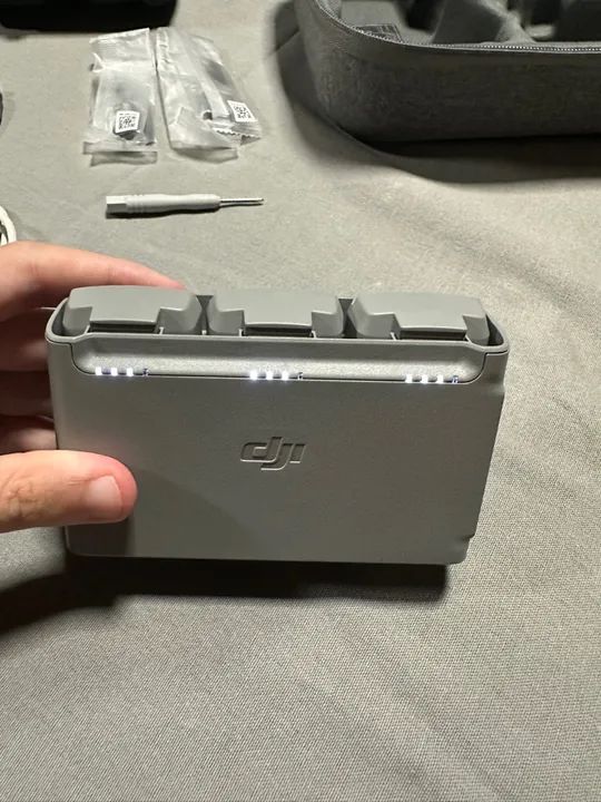 Drone DJI Mini 2 SE + Kit Fly More (3 baterias) - Compacto e Potente, Ótimo Estado! - Foto 2