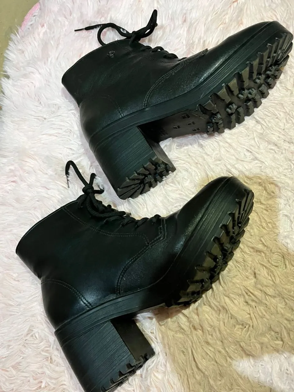 Botas Femininas Tratoradas Cano Curto