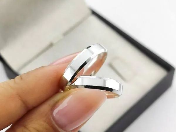 Alianças de prata modelo chanfrado 4mm