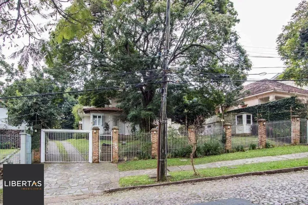 Casa para Venda - 489m², 4 dormitórios, sendo 2 suites, 3 vagas - Cristal