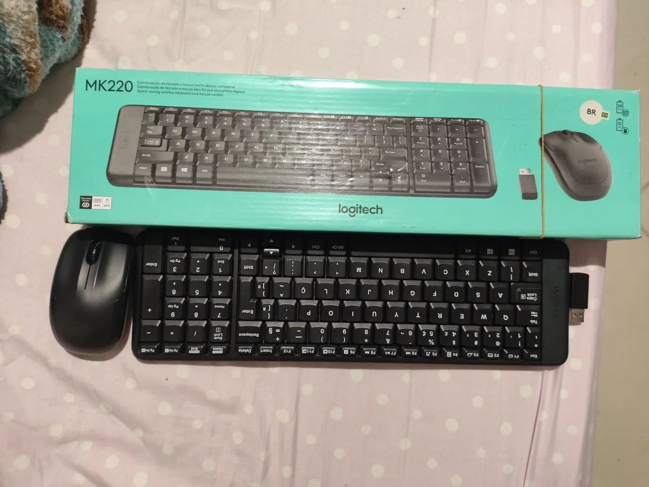 Kit Teclado e Mouse Sem Fio Logitech MK220 Compacto - Padrão ABNT2