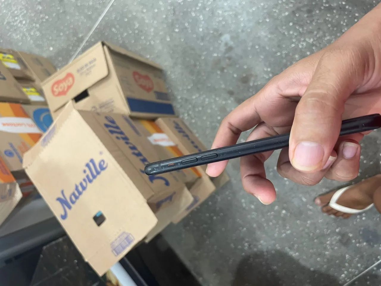 iPhone XR com a tela quebrada, mas funciona normal  - Foto 3