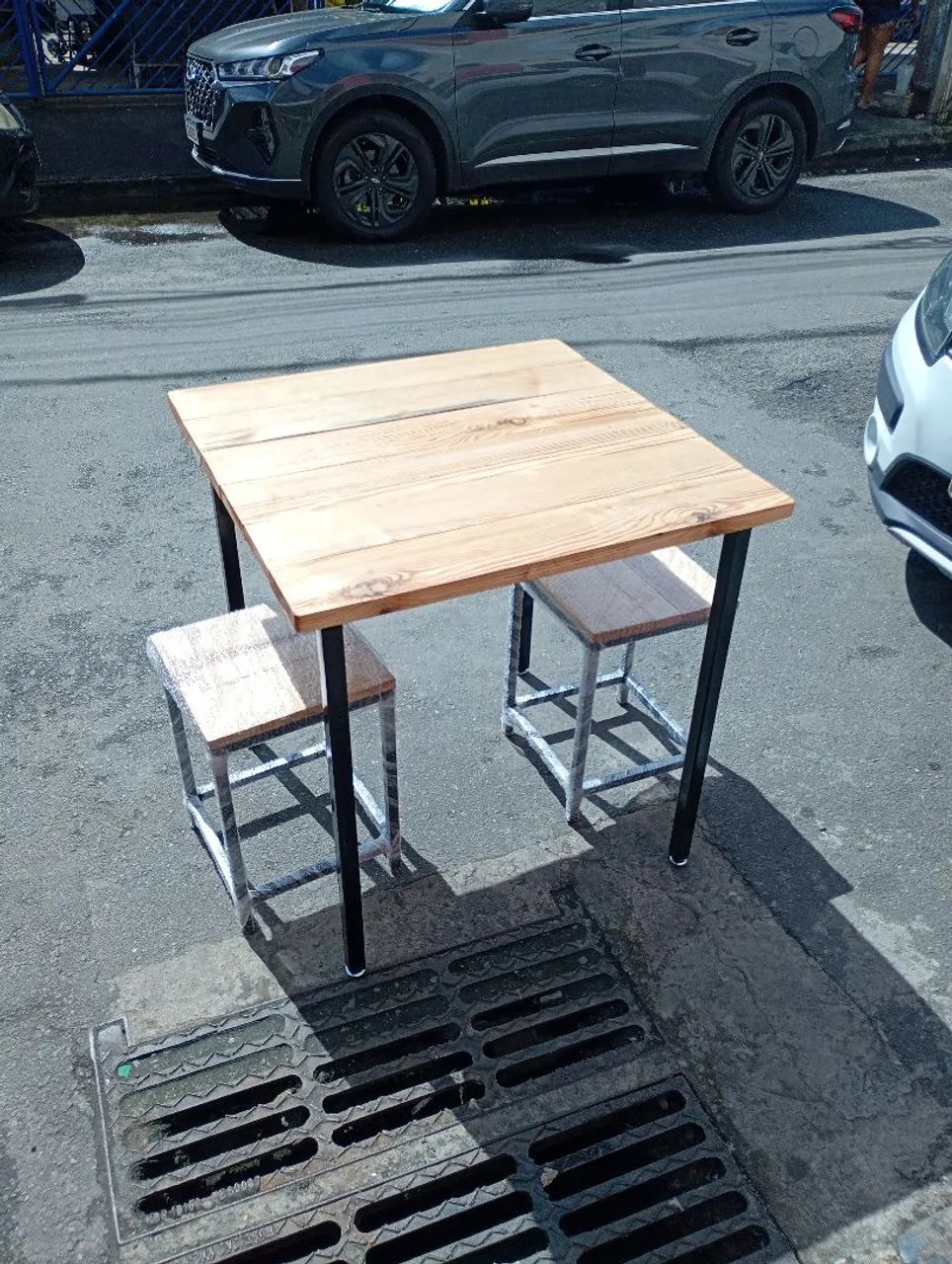 Conjunto industrial mesa com bancos 