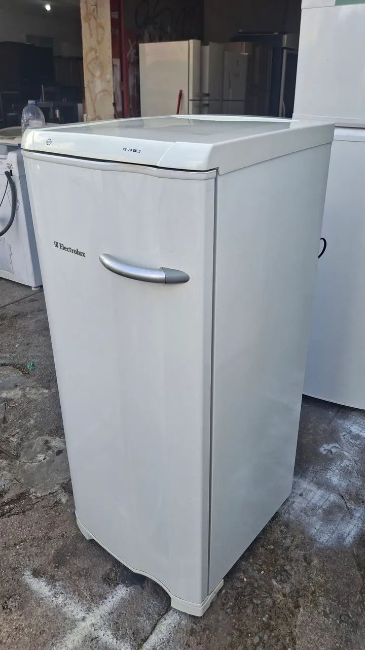 FREEZER VERTICAL ELECTROLUX SEMI-NOVO - Foto 2