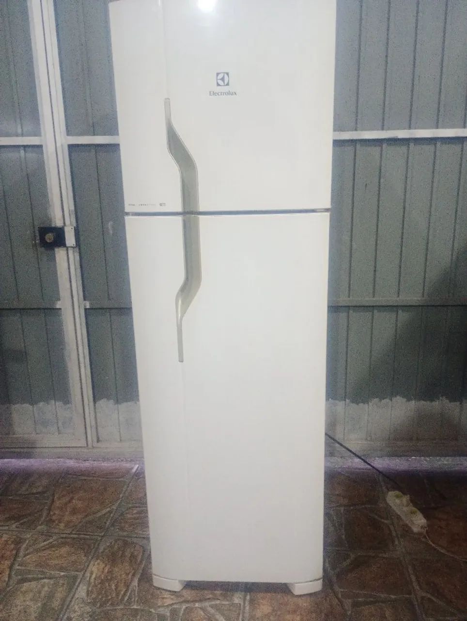 Geladeira Eletrolux Frost Free 