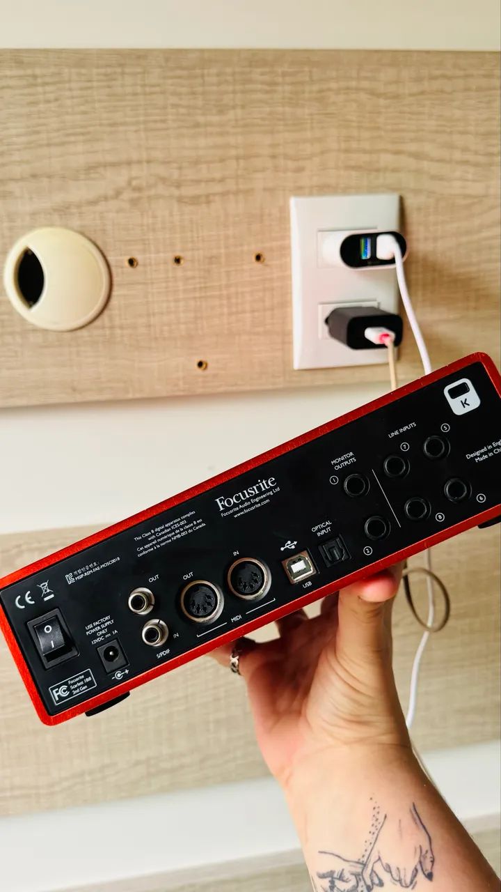 Interface de áudio Focusrite 18i8 Placa de Áudio - Foto 2