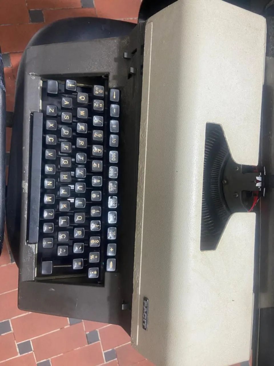 MÁQUINA DE ESCREVER USADA FACIT - Foto 4
