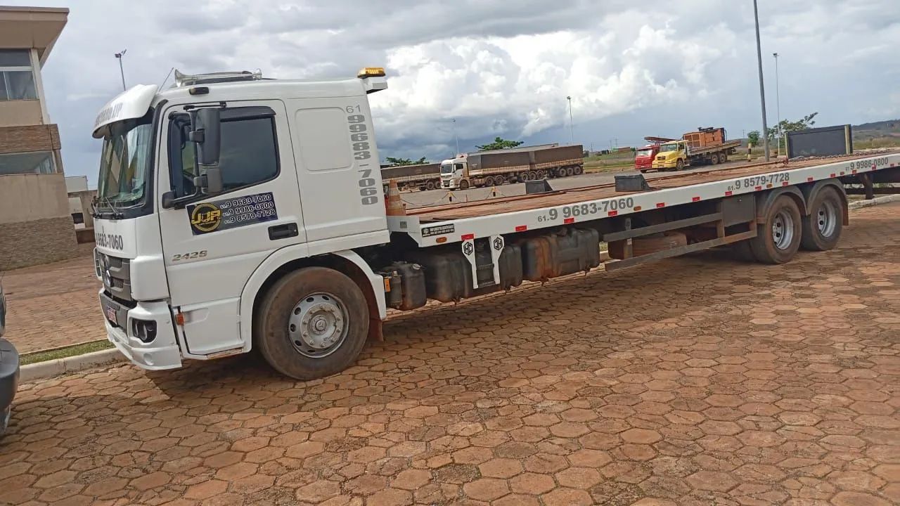 EXCELENTE CAMINHÃO PLATAFORMA  - Foto 2