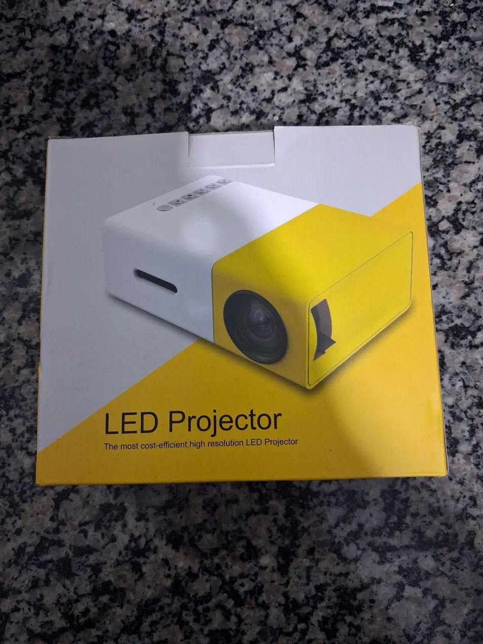 Mini Projetor LED Portátil YG300